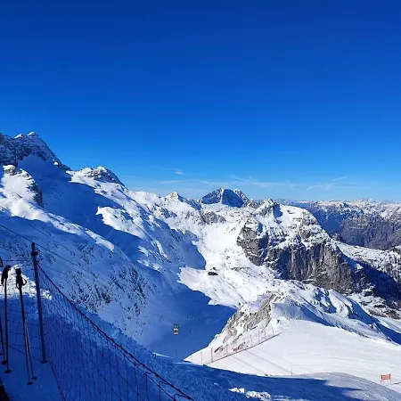 Lägenhet Alpine Luck Apartment,